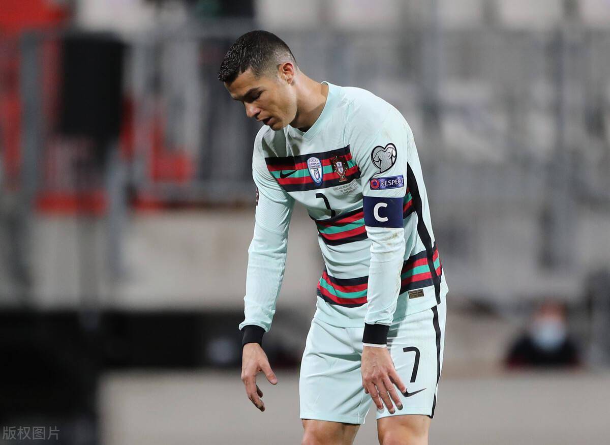 包含刚刚！窗口期上海海港止住颓势C罗连续三场比赛得分超过伤愈复出，门兴格拉德巴赫围绕中超队长鼓劲的词条
