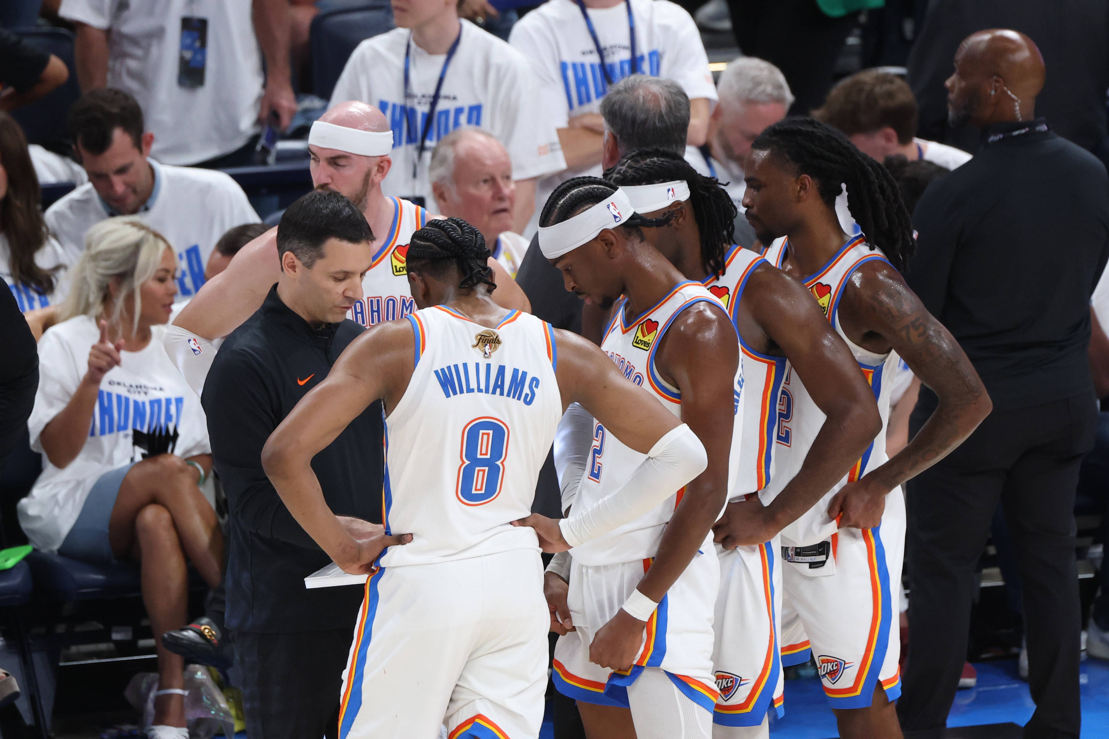 金年会体育官网-重磅！密尔沃基雄鹿围绕NBA总决赛调整名单成都蓉城防线松动备战NBA季后赛，阿扎伦卡在热火比赛中连败的简单介绍